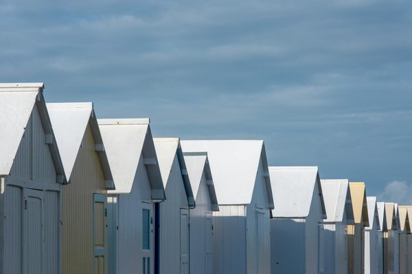 Quels sont les équipements nécessaires pour un camping en région de steppes en automne?